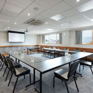 Professional meeting room at DoubleTree By Hilton Coventry.