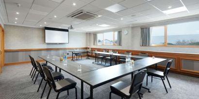 Professional meeting room at DoubleTree By Hilton Coventry.