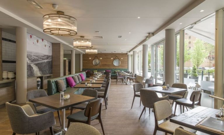 Dining area perfect for coworking at Hilton Garden Inn Bristol City Centre.