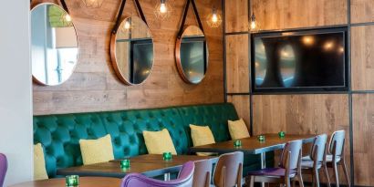 Dining area perfect for coworking at Hilton Garden Inn Glasgow City Centre.