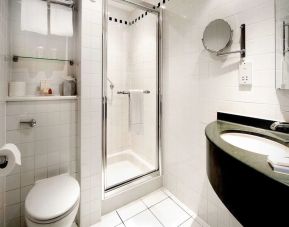 Guest bathroom with shower at Hilton Garden Inn Glasgow City Centre.