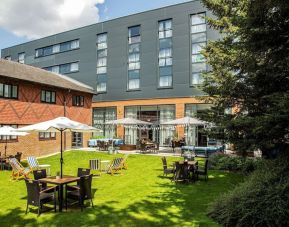 Garden with ample seating at Hilton Garden Inn Abingdon Oxford.