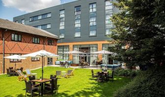 Garden with ample seating at Hilton Garden Inn Abingdon Oxford.