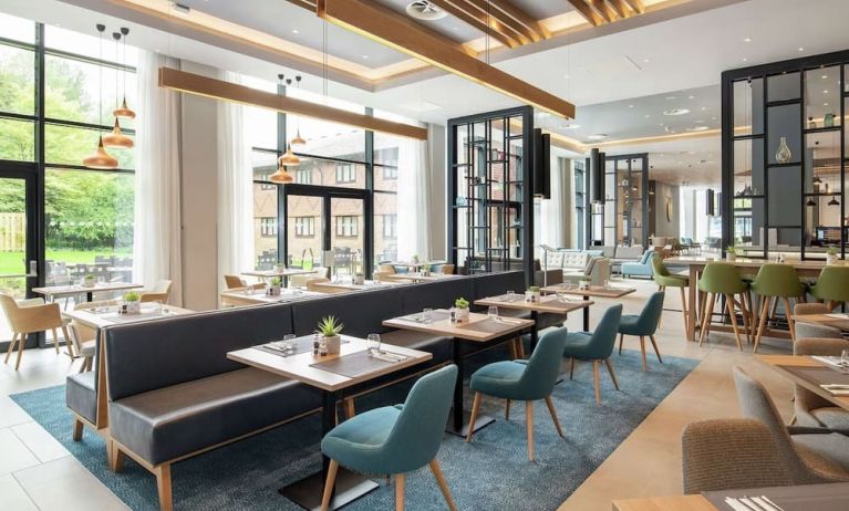 Spacious dining area perfect for coworking at Hilton Garden Inn Abingdon Oxford.