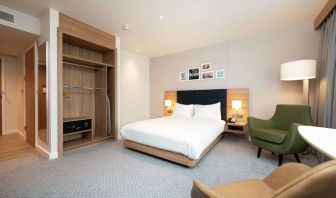 Spacious day use room at Hilton Garden Inn Abingdon Oxford.