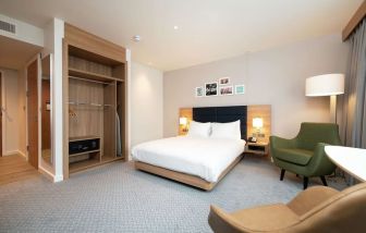 Spacious day use room at Hilton Garden Inn Abingdon Oxford.