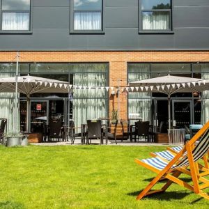 More seats available in the garden at Hilton Garden Inn Abingdon Oxford.