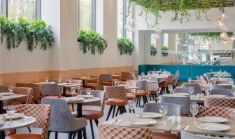 Dining area perfect for coworking at Hilton Garden Inn Stoke On Trent.
