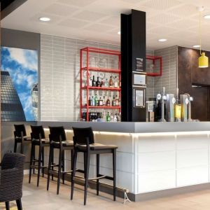 Chic hotel bar perfecto for co-working at the Hampton by Hilton London Docklands.