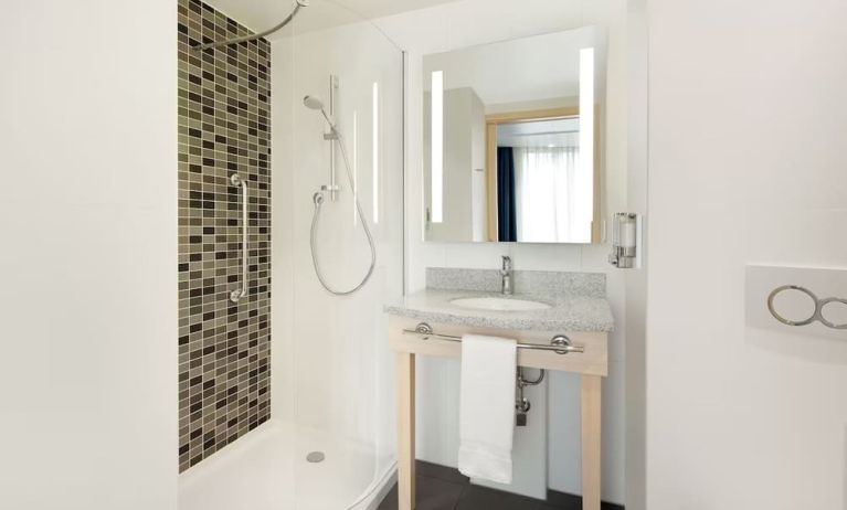 Guest bathroom at the Hampton by Hilton London Docklands.