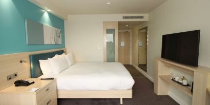 Day use room with TV and workdesk at the Hampton by Hilton London Docklands.