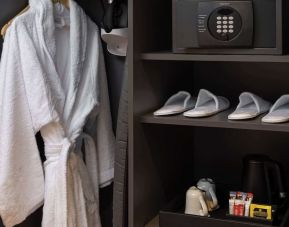 Day use room amenities for your greatest comfort at the Hilton London Gatwick Airport.