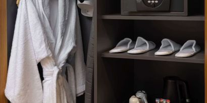 Day use room amenities for your greatest comfort at the Hilton London Gatwick Airport.