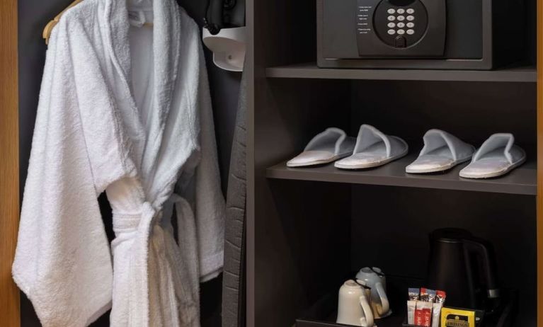 Day use room amenities for your greatest comfort at the Hilton London Gatwick Airport.