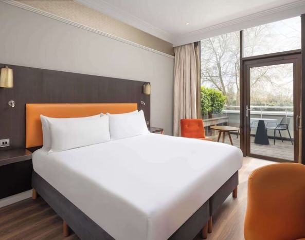 Day use room with balcony at DoubleTree By Hilton London - Hyde Park.