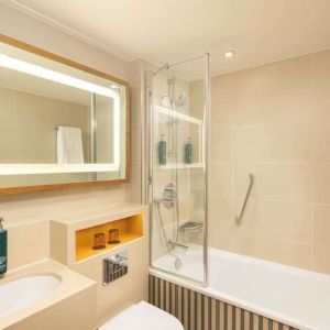 Guest bathroom with shower and tub at DoubleTree By Hilton London - Hyde Park.