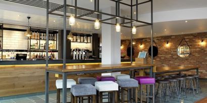 Hotel bar with lounge area perfect for co-working at the Hilton Garden Inn Birmingham Brindleyplace.