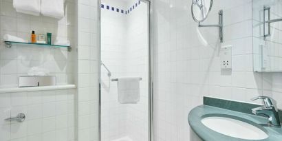 Guest bathroom with shower and toiletries at the Hilton Garden Inn Birmingham Brindleyplace.