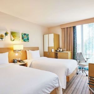 Twin room with work desk and TV at the Hilton Garden Inn Birmingham Brindleyplace.