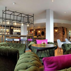 Dining and bar area perfect for co-working at the Hilton Garden Inn Birmingham Brindleyplace.