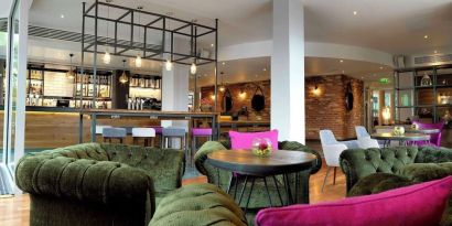 Dining and bar area perfect for co-working at the Hilton Garden Inn Birmingham Brindleyplace.