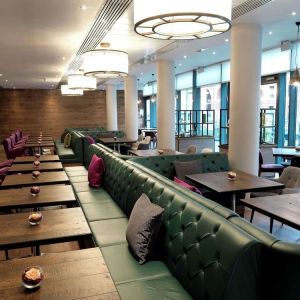 Dining area perfect for co-working at the Hilton Garden Inn Birmingham Brindleyplace.