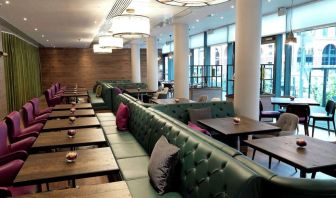 Dining area perfect for co-working at the Hilton Garden Inn Birmingham Brindleyplace.