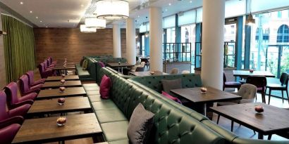 Dining area perfect for co-working at the Hilton Garden Inn Birmingham Brindleyplace.