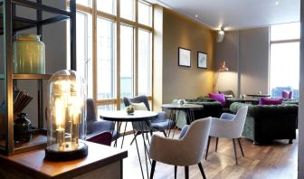 Comfortable lounge area perfect for co-working at the Hilton Garden Inn Birmingham Brindleyplace.