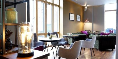 Comfortable lounge area perfect for co-working at the Hilton Garden Inn Birmingham Brindleyplace.