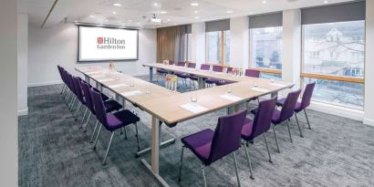 Spacious meeting room with comfortable mobiliary and large windows at the Hilton Garden Inn Birmingham Brindleyplace.