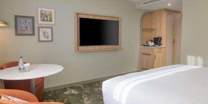 Day use guest room with lounge area and TV at the DoubleTree by Hilton Bristol North.