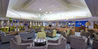 Lounge area perfect for co-working at the DoubleTree by Hilton Bristol North.