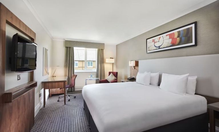 King bedroom with TV screen and desk at the DoubleTree by Hilton Bristol North.