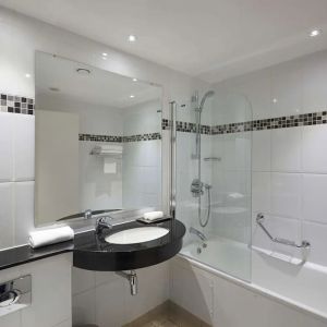 Guest bathroom at the DoubleTree by Hilton Bristol North.