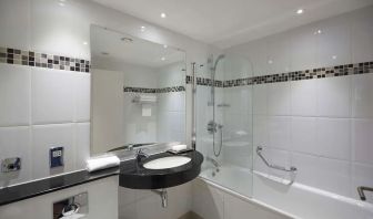 Guest bathroom at the DoubleTree by Hilton Bristol North.