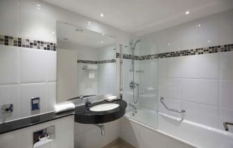 Guest bathroom at the DoubleTree by Hilton Bristol North.