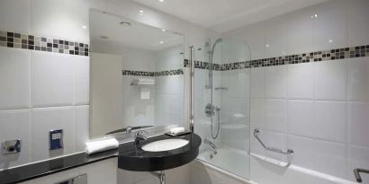 Guest bathroom at the DoubleTree by Hilton Bristol North.