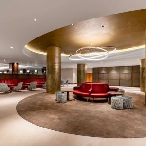 Lobby workspace with chairs and sofas at the Hilton Birmingham Metropole.