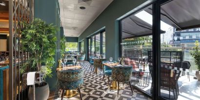 Hotel restaurant with lake view at the Hilton Birmingham Metropole.