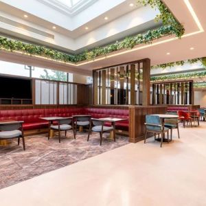 Hotel bar and lounge area perfect for co-working at the Hilton Birmingham Metropole.