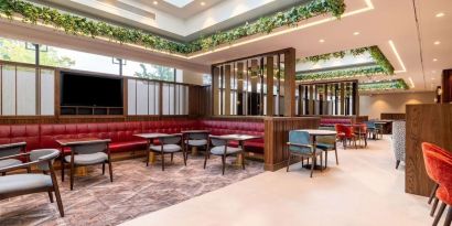 Hotel bar and lounge area perfect for co-working at the Hilton Birmingham Metropole.