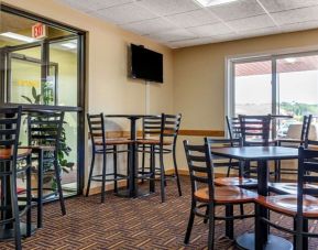 Dining room at Coratel Inn & Suites By Jasper River Falls.