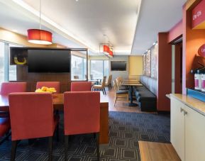 Dining area perfect for coworking at TownePlace Suites By Marriott Shreveport-Bossier City.