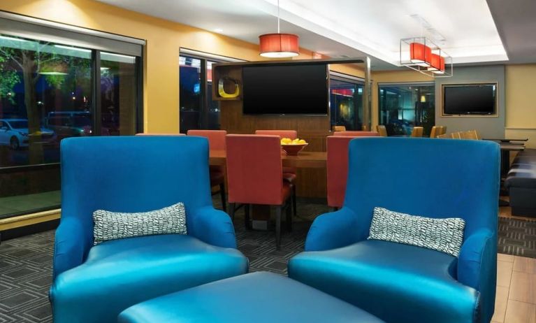 Lobby and coworking lounge at TownePlace Suites By Marriott Shreveport-Bossier City.