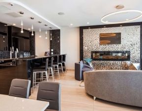 Hotel bar with lounge  and workspace area perfect for co-working at Executive Residency By Best Western.