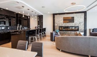 Hotel bar with lounge  and workspace area perfect for co-working at Executive Residency By Best Western.