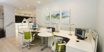 Business center with computers, ergonomic chairs and printer at Executive Residency By Best Western.