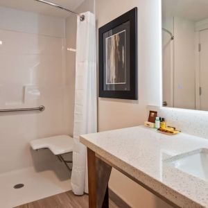 Day use guest bathroom with shower and toiletries at Executive Residency By Best Western.