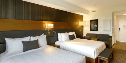 Twin bed day use room with sofa, work desk and private bathroom at Executive Residency By Best Western.